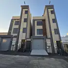 للبيع شقق علويه 6غرف VIP بسطح خاص من 500 ألف بحي درة الموسي