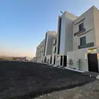 للبيع دور أرضي 6غرف تشطيب VIP علي برحه من 600 ألف بحي الطلح