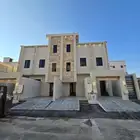 للبيع روف علوى مع ملحق مدخل مستقل 8غرفVIPمن 680 ألف احدرفيده