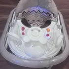 للتنازل اللي يحتاجها مشاية اطفال بحالة جيدة