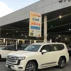 تويوتا جيب لاندكروزر GXR L4 بنزين 2025 أبيض ب 275 ألف
