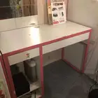 مكتب دراسي من ايكيا بناتي