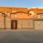 للايجار فيلا فيها مكيفات ومطبخ بحي سلطانة