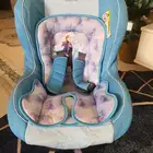 مقعد سيارة أطفال