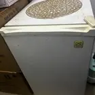 ثلاجه صغيره وزوليه 4 في 3