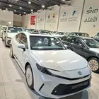 تويوتا كامري LE بنزين نص فل 2025 سعودي