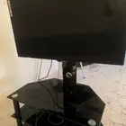 تلفزيون مع طاوله قزاز نظيفه استخدام قليل جدا