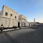 للبيع فيلا مودرنVIPدورين وملحق1غرف طريق الثمانين شمال الخميس