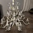 ثريا كبيرة لون أبيض للبيع