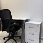 مكتب وكرسي للبيع