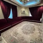 كنب للبيع لون عنابي مخمل