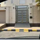 لجميع اعمال الالمنيوم والزجاج وجميع اعمال الصيانات