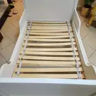 سرير ايكيا ابيض مستعمل للبيع