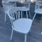 كراسي و طاولات للبيع حالتها سليمه ولا يوجد بها اي كسور