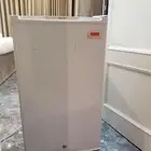 ثلاجة شبه جديده