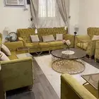 كنب وطاولات نظيفه