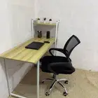 طاولة مع كرسي للدراسة والعمل