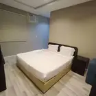 شقة غرفة نوم وحمام فاخرة ومؤثثة للعوايل بخميس مشيط شهر  سنة