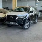 فورتشنر VX 2 ديزل بدون رادار 2.8 موديل 2024 متوفر لدى الحسن