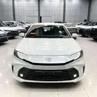 تويوتا كامري E بنزين سعودي 2025 اقل سعر كاش وبنوك اللون ابيض