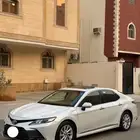 تويوتا كامري 2024 فل كامل بنزين ابيض لولوي