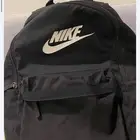 شنطه نايك ب 40