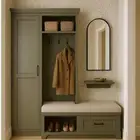 مدخل منزل عملي وأنيق.