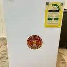 ثلاجة وسط المكاتب غرف النوم الاستراحات