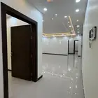 للبيع شقة 6 غرف كبيرة وموقع مميز بالرانوناء داخل الحد