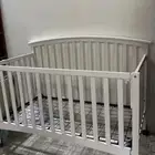 سرير اطفال ابيض