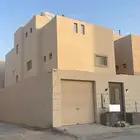 للبيع فيلا درج داخلي في حي الجنادرية