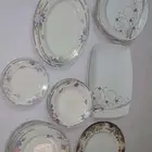 طقم اطباق صيني كل الاحجام جديد و اطباق بلاستيك و أجهزة