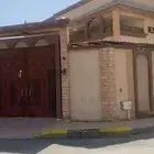 فيلا قديمة للبيع بعنيزة حي الفاخرية 1074 متر