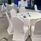 يوجد لديناكراسي وطاولات داخل رياض وخارج رياض وجلسات شعبيات