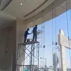 تنظيف واجهات زجاجية وجلي البلاط