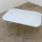 طاولة تقديم نضيفه