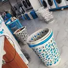 معلم مغسله غسيل وكوي ستقبل زبين يبحث عن شغل