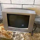 بيع. تلفزيون قديم شغل على الشرط