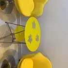 2 كراسي مع الطاولة