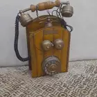 تلفون خشب قديم بحاله ممتازه ينعلق على الجدار والارض