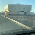 محل و مستودع للتقبيل 4 فتحات مساحة 270 م