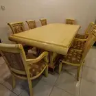 طاوله طعام نظيفه جدا