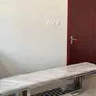 طاوله تلفزيون شبه جديده لم تستخدم كثير بسبب النقل