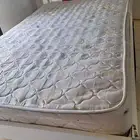 تخت مع مرتية