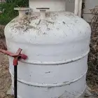 خزان مياه ومضخة مسبح