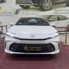 تويوتا كامري LE نص فل موديل 2025 اللون ابيض بنزين
