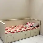 سرير من إيكيا مع الإسفنجة حقو 800 ريال ويفتح كنب