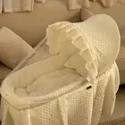سلة موسى مع قاعدة خشب