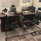 اثاث مكتبي مستهدم
