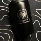 مق وتعليقه ولاصق بشعار الاتحاد